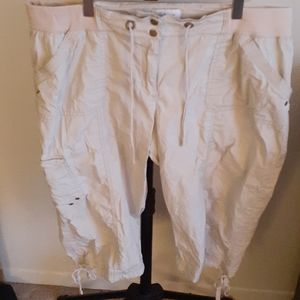 Reitman's Women's Beige Cargo Capris  16 Petites.